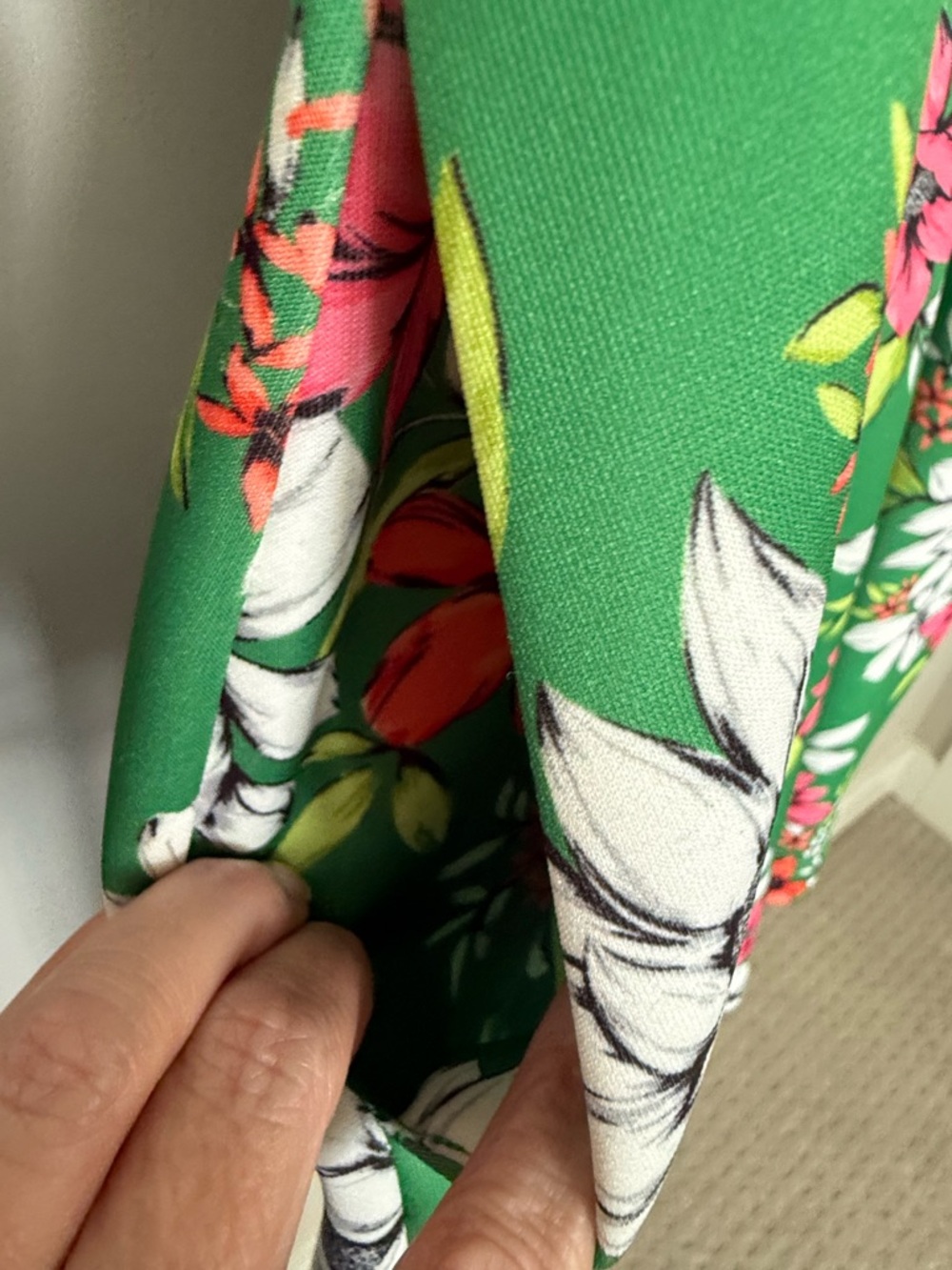 Vince Camuto Green Floral Dress with Pink Accents 069 - Picture 4 of 8